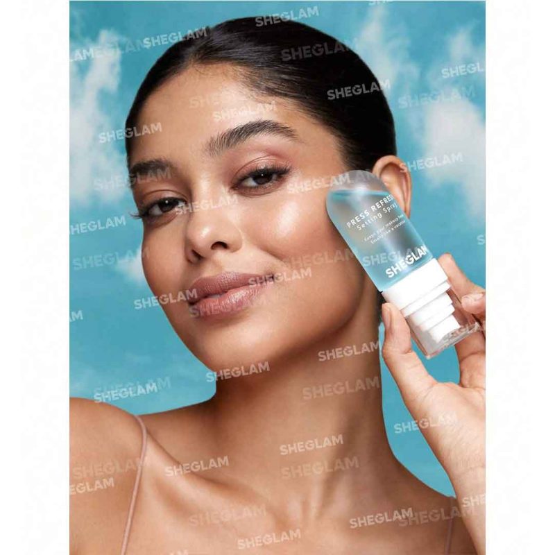 Model’s face after using Press Refresh fresh firm appearance even coverage with instant moisturizing feel and long-lasting makeup setting