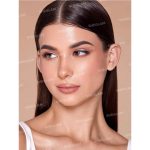 پوستی با نمای طبیعی، یکدست و سبک بدون ایجاد لایه سنگین، مناسب میکاپ روزمره–شیگلم