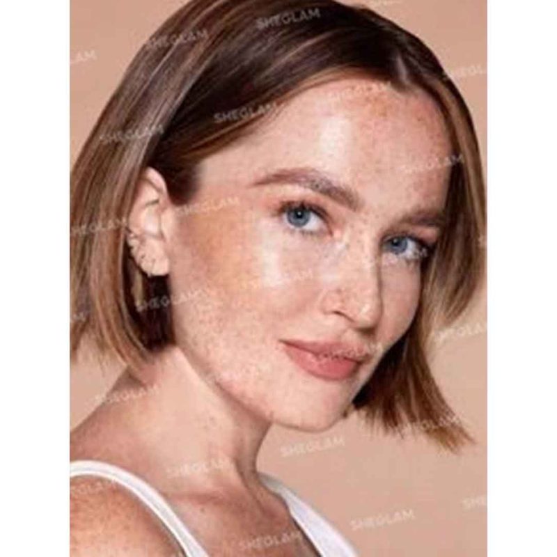 پوستی صاف و یکدست با جلوه‌ای مات و بدون درخشندگی اضافی، ایده‌آل برای آرایش روزانه–شیگلم